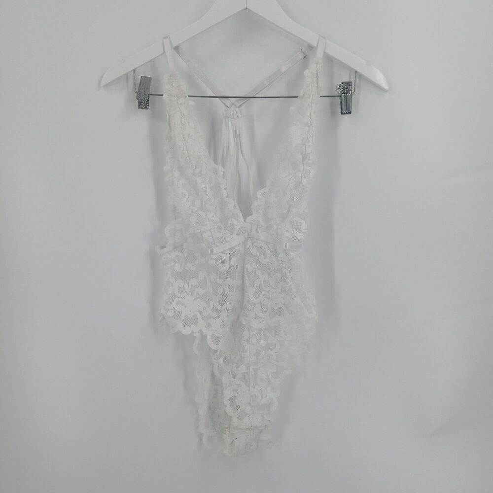 fashion nova White Lace Bodysuit V-Neck Sleeveless Thong Bodysuit Size L/XL